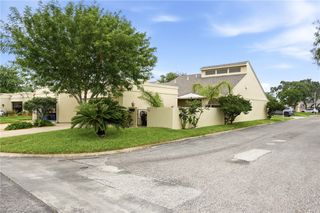 107 Pebble Creek Dr, Rockport, TX 78382
