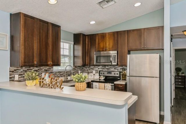 9107 BRUNSWICK LANE, Tampa, FL 33615