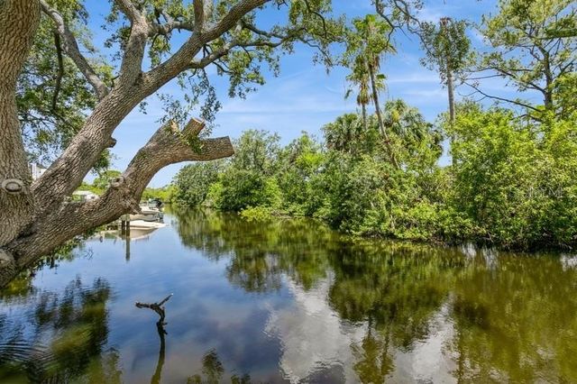 9107 BRUNSWICK LANE, Tampa, FL 33615
