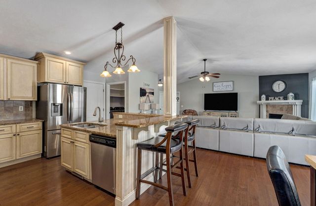 5677 E Pearson Parkway, Strafford, MO 65757