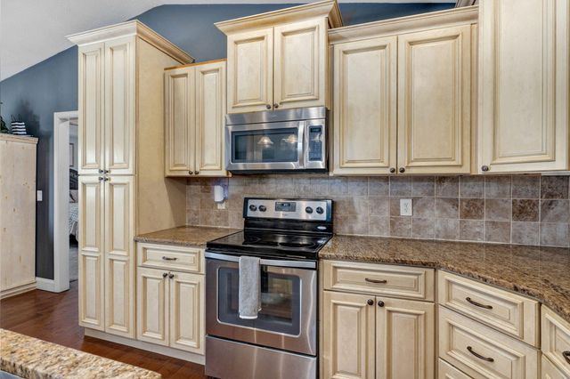 5677 E Pearson Parkway, Strafford, MO 65757