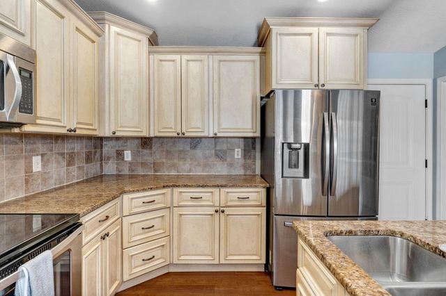 5677 E Pearson Parkway, Strafford, MO 65757