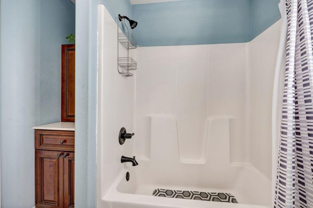 5677 E Pearson Parkway, Strafford, MO 65757