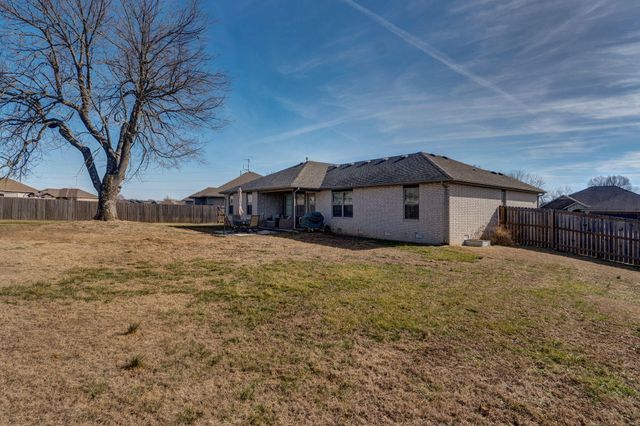 5677 E Pearson Parkway, Strafford, MO 65757