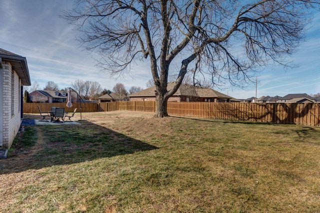 5677 E Pearson Parkway, Strafford, MO 65757
