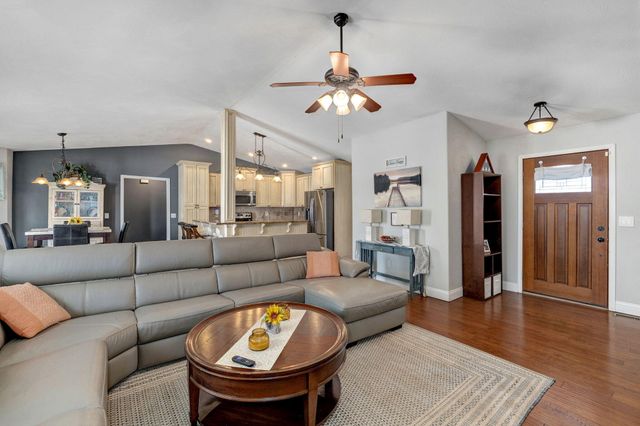 5677 E Pearson Parkway, Strafford, MO 65757