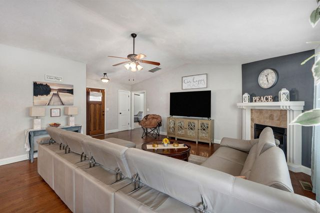 5677 E Pearson Parkway, Strafford, MO 65757