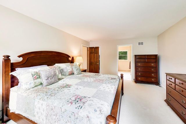 2302 Lisa Court, Rolling Meadows, IL 60067