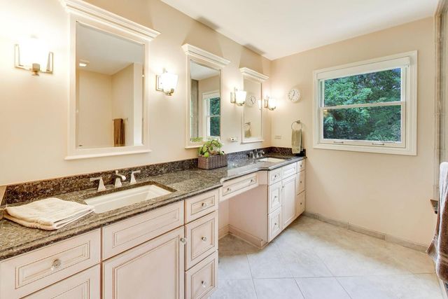 2302 Lisa Court, Rolling Meadows, IL 60067