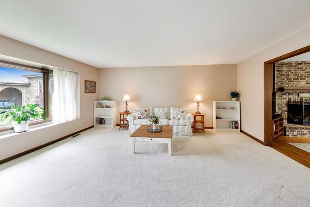 2302 Lisa Court, Rolling Meadows, IL 60067