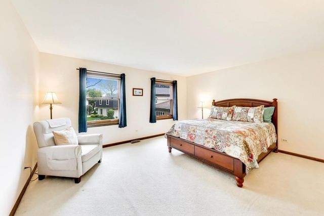 2302 Lisa Court, Rolling Meadows, IL 60067