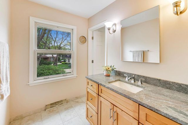 2302 Lisa Court, Rolling Meadows, IL 60067