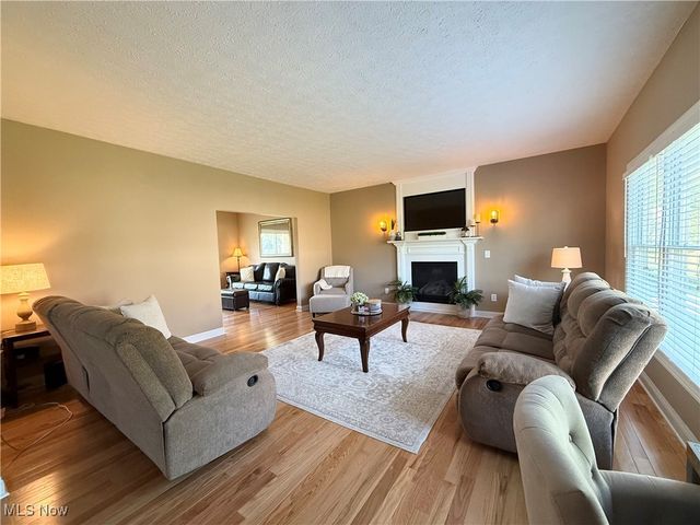 3204 Thorn Tree Drive, North Royalton, OH 44133