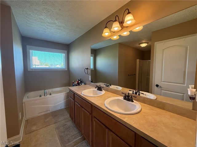 3204 Thorn Tree Drive, North Royalton, OH 44133