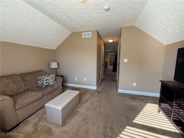 3204 Thorn Tree Drive, North Royalton, OH 44133