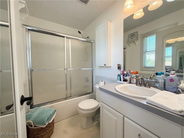 3204 Thorn Tree Drive, North Royalton, OH 44133