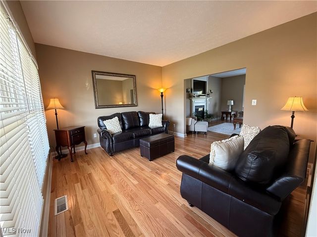 3204 Thorn Tree Drive, North Royalton, OH 44133