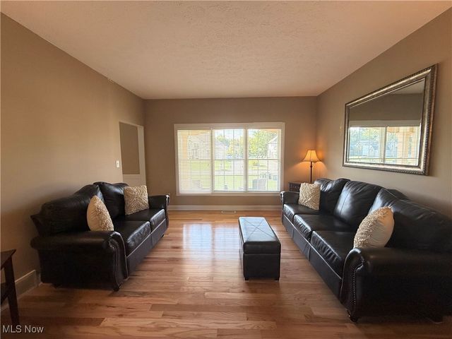 3204 Thorn Tree Drive, North Royalton, OH 44133