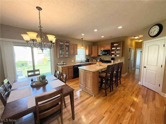3204 Thorn Tree Drive, North Royalton, OH 44133