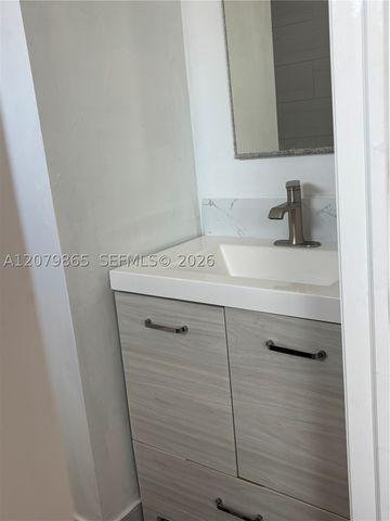 8172 NW 10th St 5, Miami, FL 33126