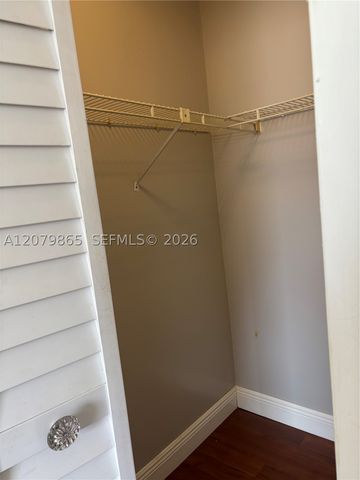 8172 NW 10th St 5, Miami, FL 33126