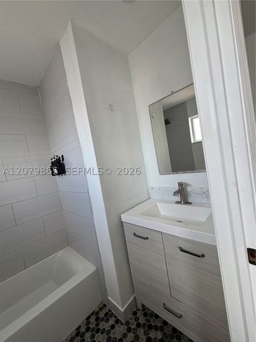 8172 NW 10th St 5, Miami, FL 33126