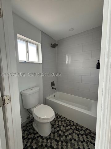 8172 NW 10th St 5, Miami, FL 33126