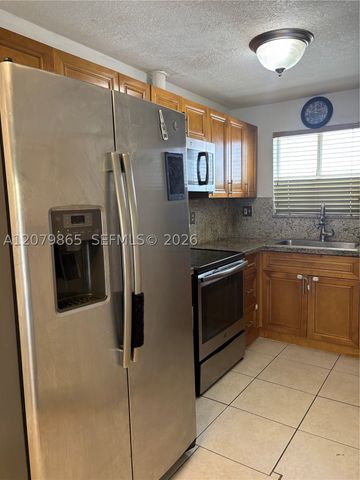 8172 NW 10th St 5, Miami, FL 33126