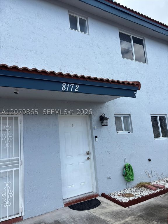 8172 NW 10th St 5, Miami, FL 33126