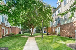 8071 NICOSH CIRCLE LN #52, Falls Church, VA 22042