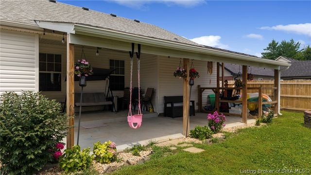 6022 Pine View Court, Jeffersonville, IN 47130