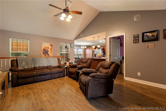 6022 Pine View Court, Jeffersonville, IN 47130