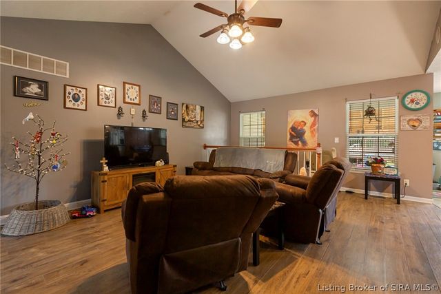 6022 Pine View Court, Jeffersonville, IN 47130