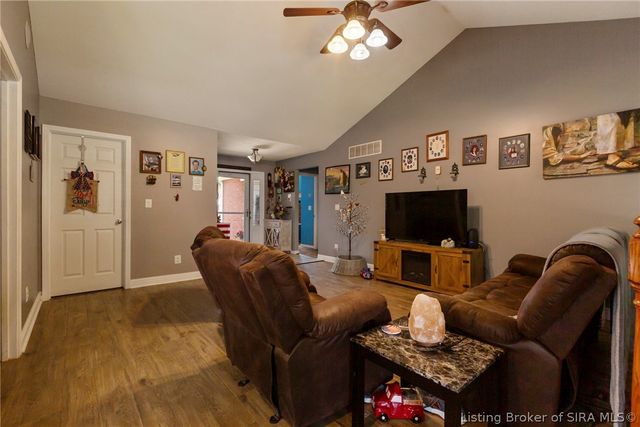6022 Pine View Court, Jeffersonville, IN 47130