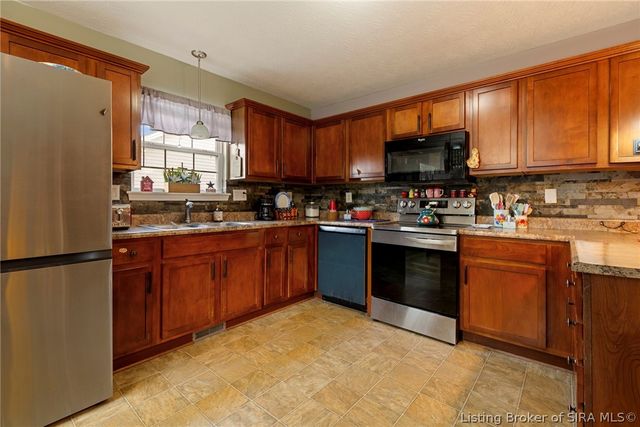 6022 Pine View Court, Jeffersonville, IN 47130