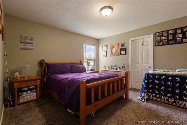 6022 Pine View Court, Jeffersonville, IN 47130