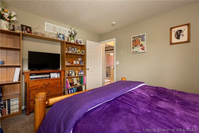 6022 Pine View Court, Jeffersonville, IN 47130