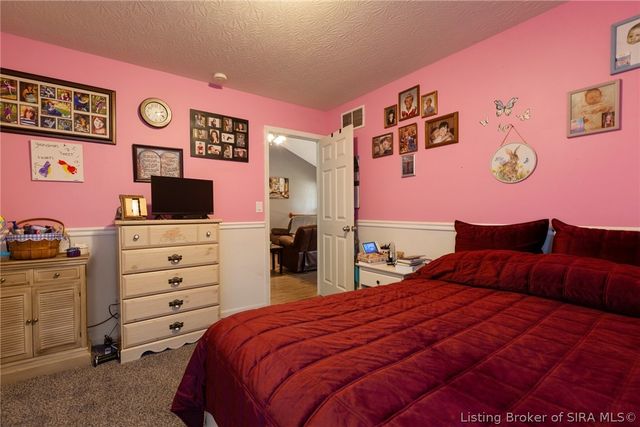 6022 Pine View Court, Jeffersonville, IN 47130