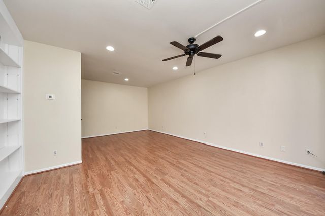 7447 Cambridge Street 106, Houston, TX 77054