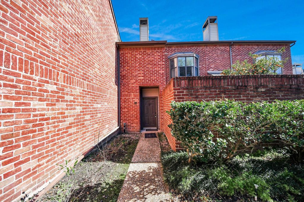 7447 Cambridge Street 106, Houston, TX 77054