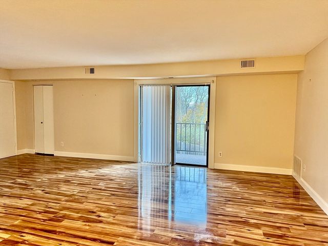 4700 N Main St 3E, Fall River, MA 02720