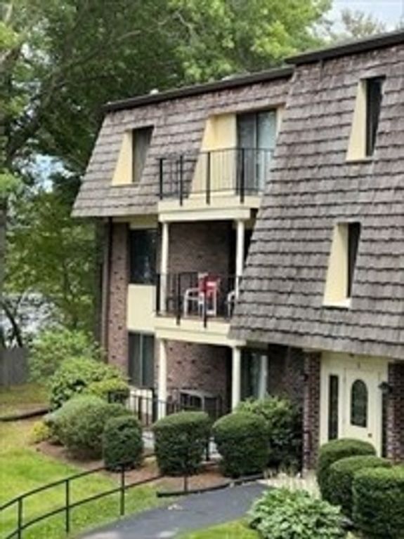 4700 N Main St 3E, Fall River, MA 02720