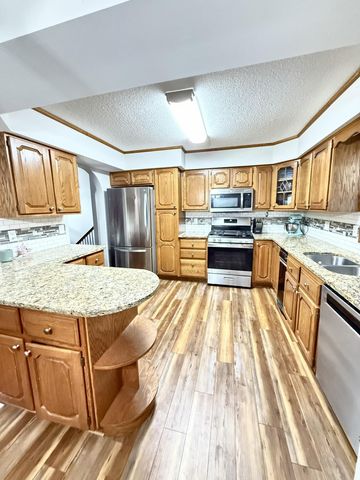 424 106th Avenue NW, Coon Rapids, MN 55448