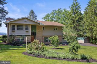 25 KOSER RD, Elizabethtown, PA 17022