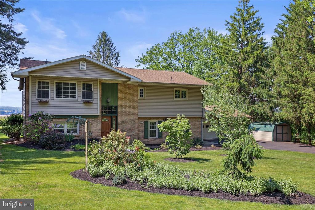 25 KOSER RD, Elizabethtown, PA 17022