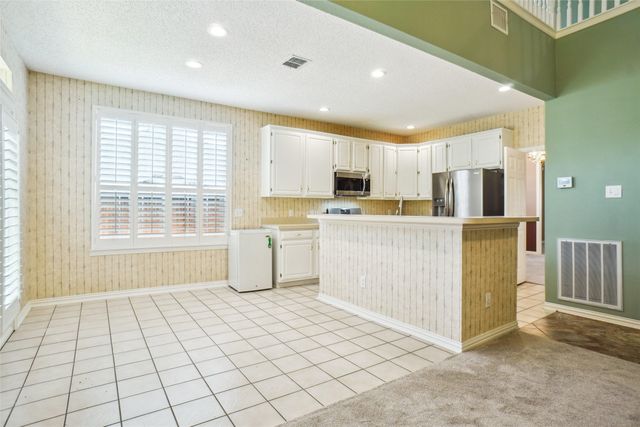 448 Shade Tree Circle, Hurst, TX 76054