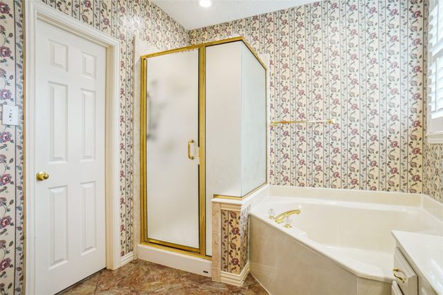 448 Shade Tree Circle, Hurst, TX 76054