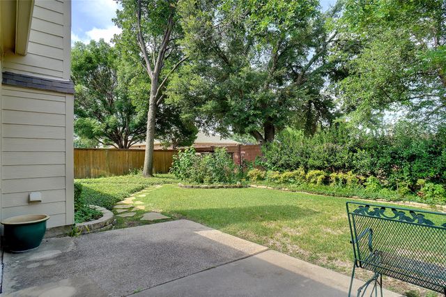 448 Shade Tree Circle, Hurst, TX 76054
