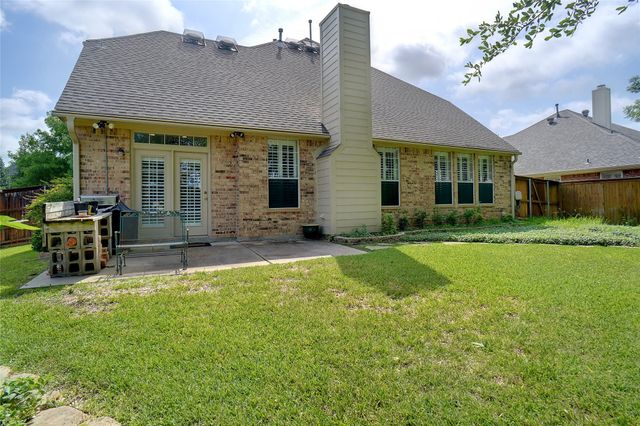 448 Shade Tree Circle, Hurst, TX 76054