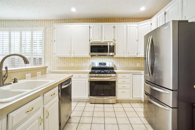 448 Shade Tree Circle, Hurst, TX 76054